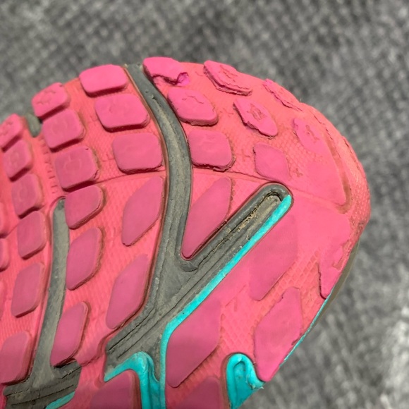 Brooks Women's Adrenaline GTS 17 Running Shoe size 9 NARROW. - Picture 9 of 10